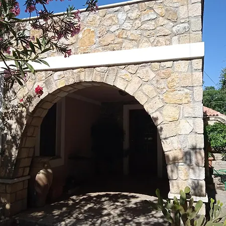 Alegria House With Gardens Near Portoheli Vakantiehuis Kranídion