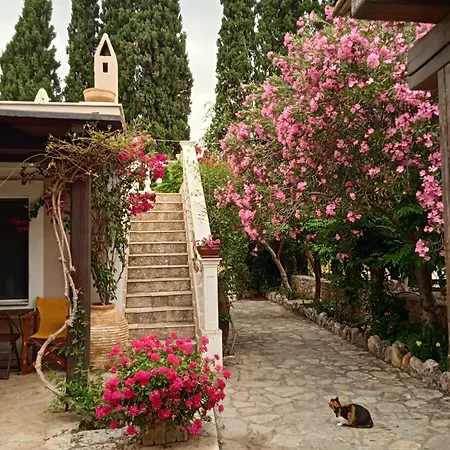 Alegria House With Gardens Near Portoheli بيت للعطل كرانديون