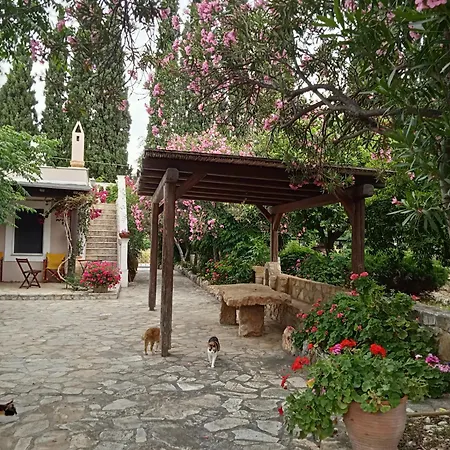 Alegria House With Gardens Near Portoheli Vakantiehuis Kranídion