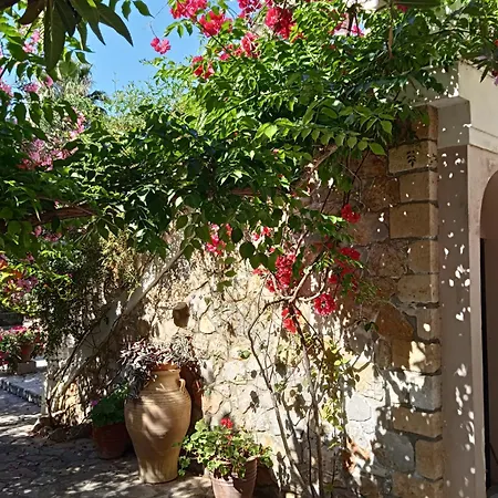 Alegria House With Gardens Near Portoheli Vakantiehuis Kranídion