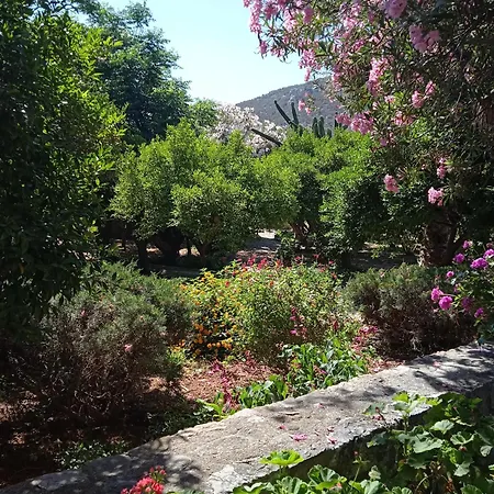Alegria House With Gardens Near Portoheli Vakantiehuis Kranídion