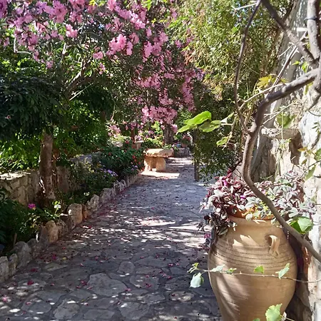 Alegria House With Gardens Near Portoheli * كرانديون