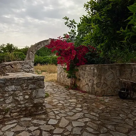 Alegria House With Gardens Near Portoheli Vakantiehuis